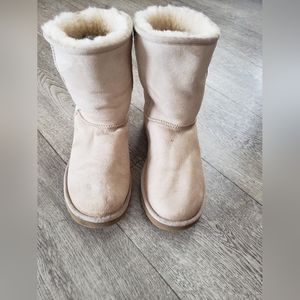 UGG Classic Boot Women's size 8